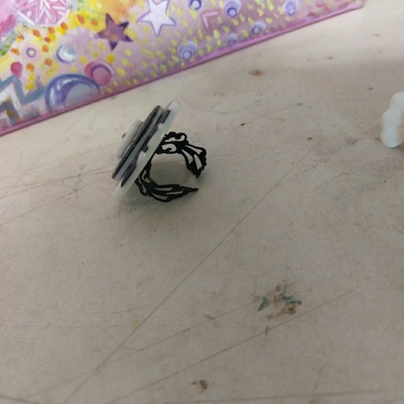 Plastic Rings Pink - Picture 5 of 7